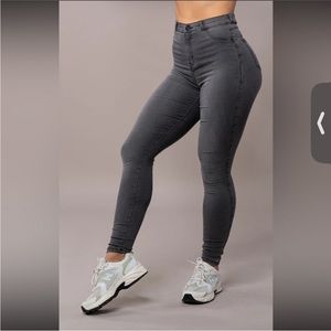 NWOT contour fit jeans